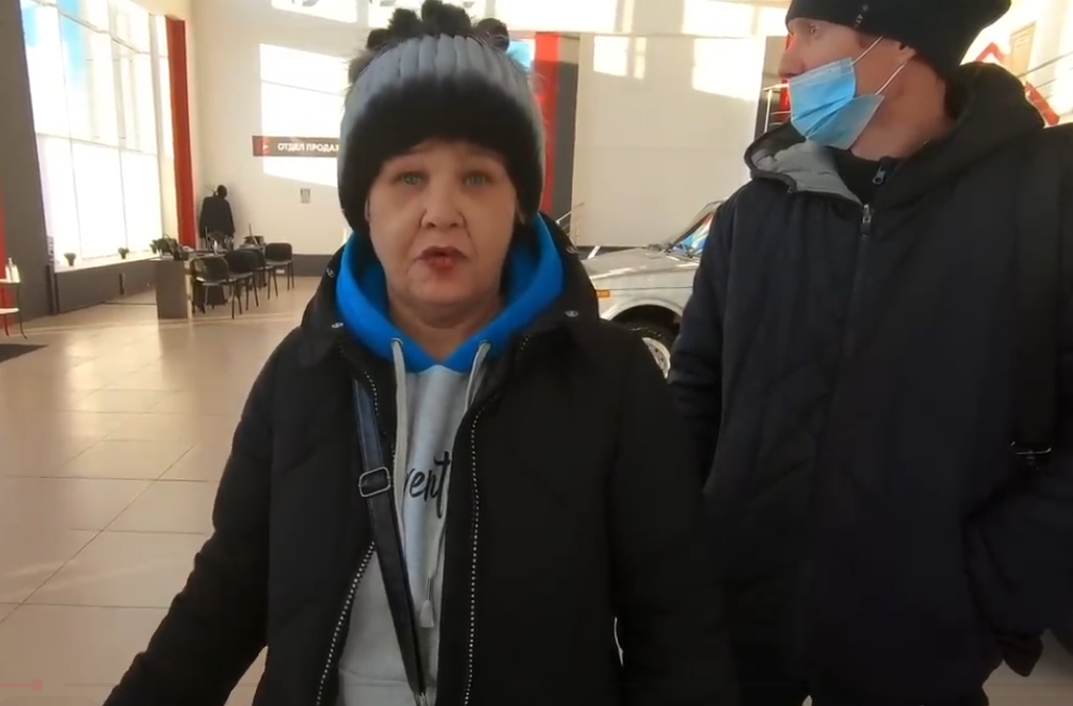 В автосалоне