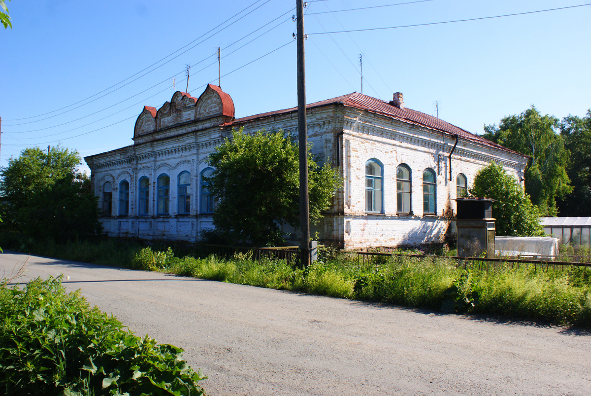 Одно из зданий Красногвардейской школы.