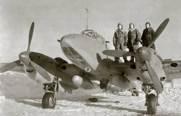 Пикирующий бомбардировщик Пе-2