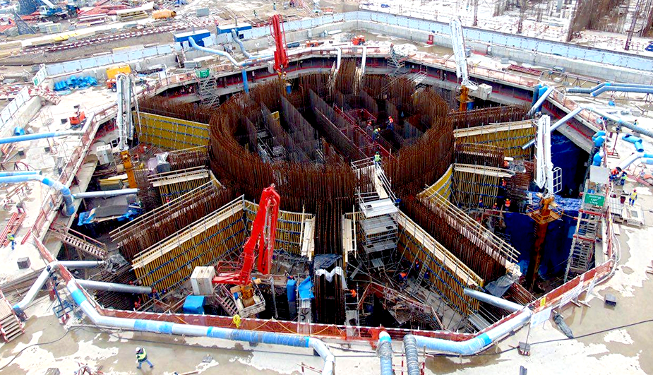 «Лахта-центр» — многофункциональный комплекс, расположенный на берегу Финского залива в Приморском районе Санкт-Петербурга. 