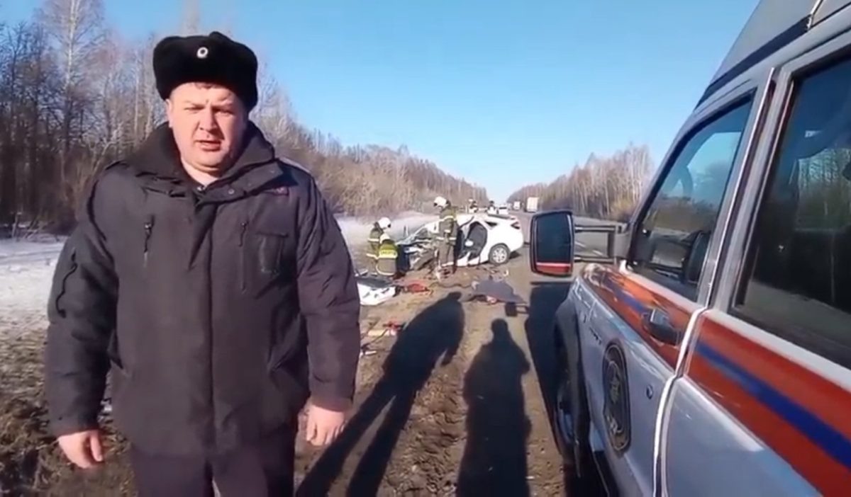    В результате аварии погиб водитель авто и его 36-летний пассажир