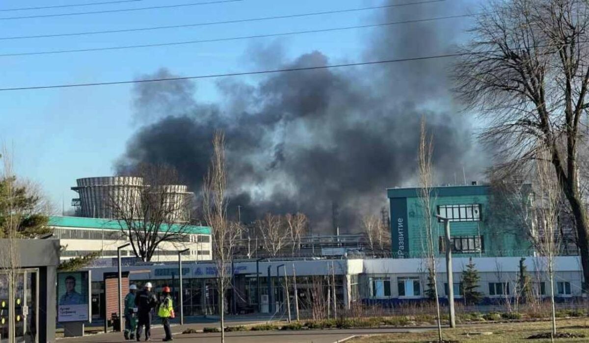     Возгорание на заводе в Нижнекамске. Источник: ria.ru Автор фото: Антон Катушенок