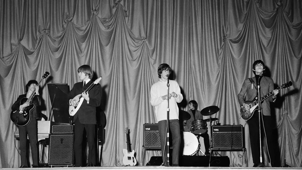 Выступление The Rolling Stones в театре ABC, Белфаст, январь 1965 года
(Фото предоставлено Daily Mirror/Зеркалопикс/Mirrorpix через Getty Images)