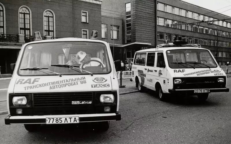 Обновленные РАФ-22038 в 1989-м участвовали в масштабном пробеге советских автомобилей на Дальний Восток.📷

