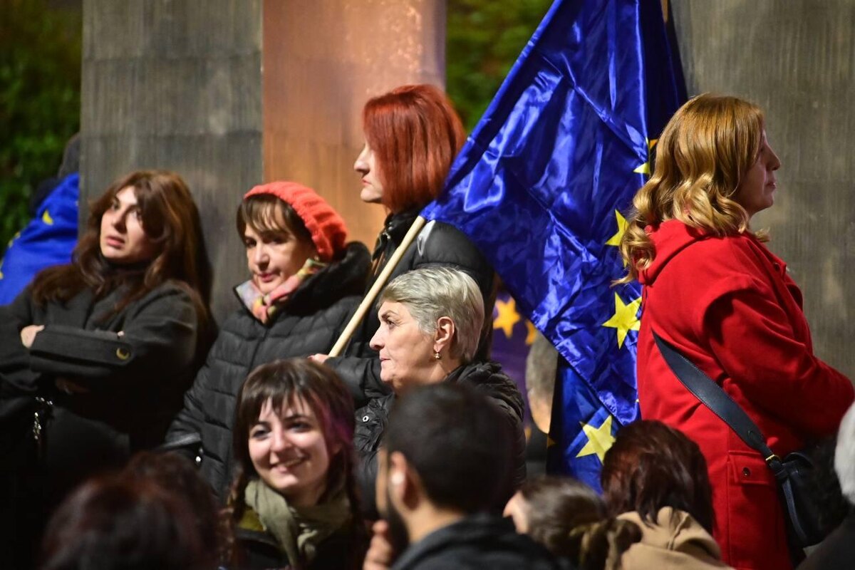 Акция протеста проевропейских партий и движений у здания парламента Грузии 11 ноября 2024г.