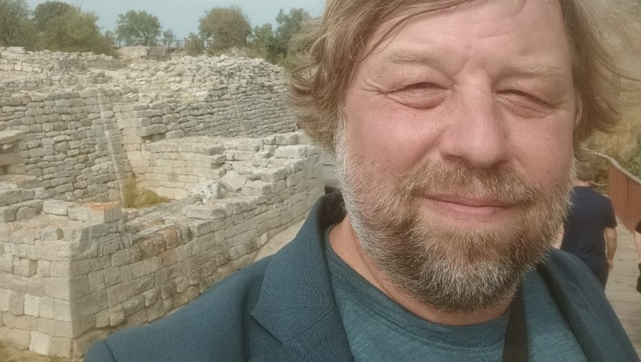 Автор фото: t.me/hermitage_museum. Археолог Александр Бутягин