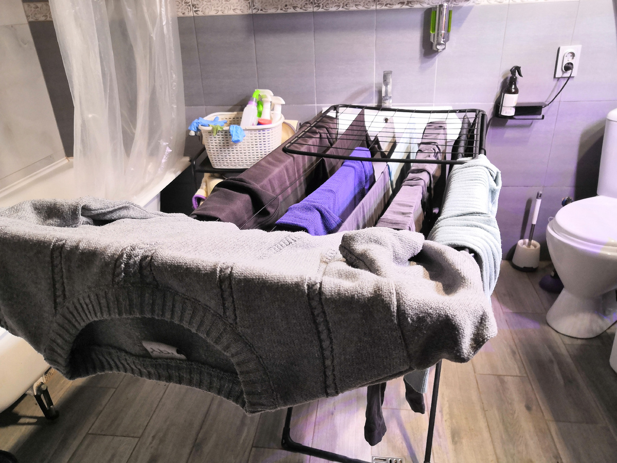 Стирка, тоже ее кусочек