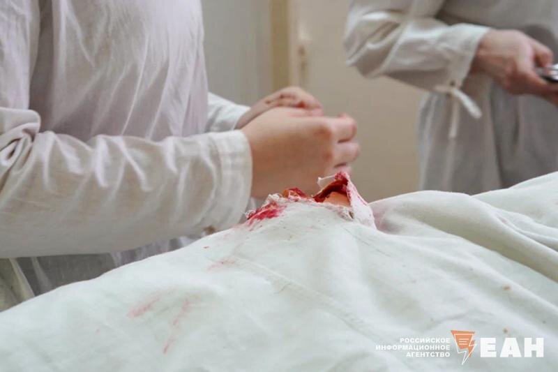    ЕАН. Врачи проводят операцию