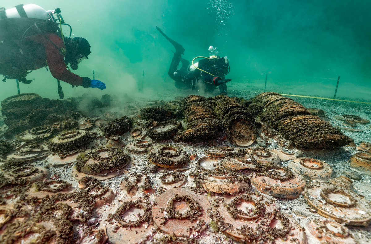 Сотни керамических предметов 