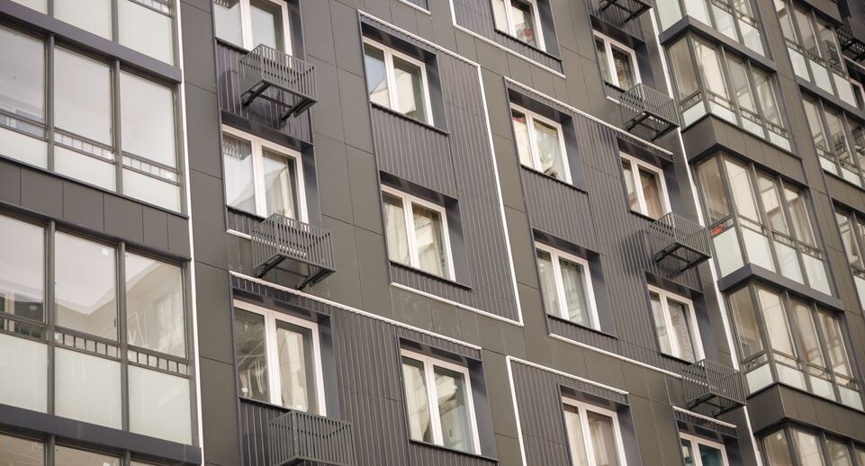    Андрей Воробьев навестил переселенцев из аварийного жилья в Сергиевом Посаде / Медиасток.рф