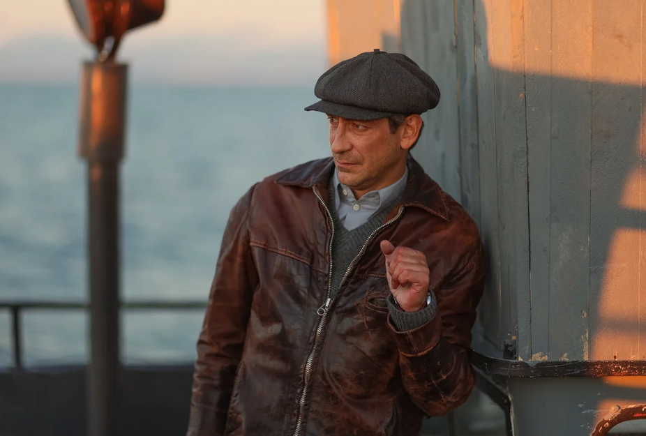 Листайте кадры.