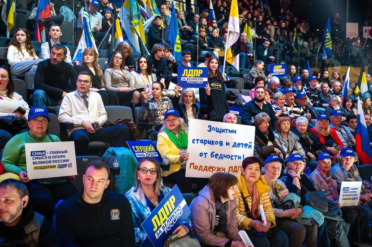 Многотысячный митинг «ЛДПР за Великую Россию» в Москве
