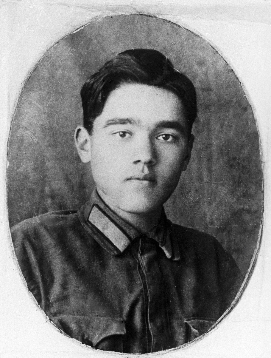    В 1924 году Яковлев создал свой первый планёр АВФ-10, который был признан одним из лучших на всесоюзных соревнованиях. В 1927 году его зачислили слушателем в Военно-воздушную инженерную академию имени Н.Е. Жуковского. В тот же период он сосредоточился на разработке лёгких самолётов серии АИР / РИА Новости