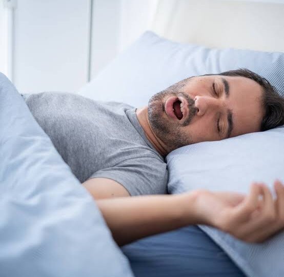 Храп: Ночной шум как сигнал SOS. Почему он опасен и как от него избавиться?