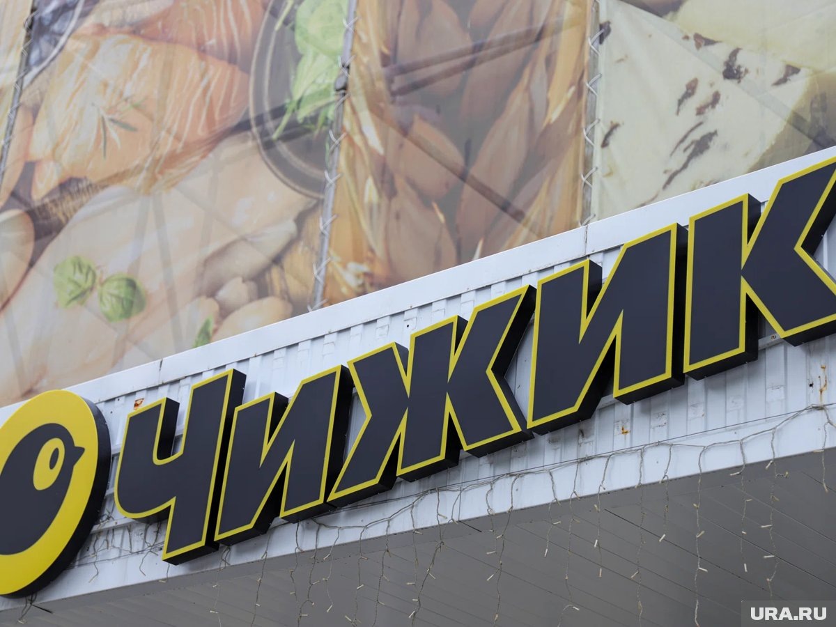     В ТК находятся магазины и аптеки, в том числе «Чижик» и «Яндекс лавка»