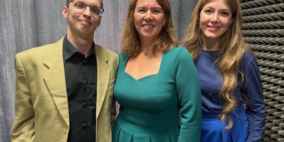 🥳 Прямо сейчас отмечаем в прямом эфире «Толк радио» сразу два праздника: День смеха и неофициальный День математика