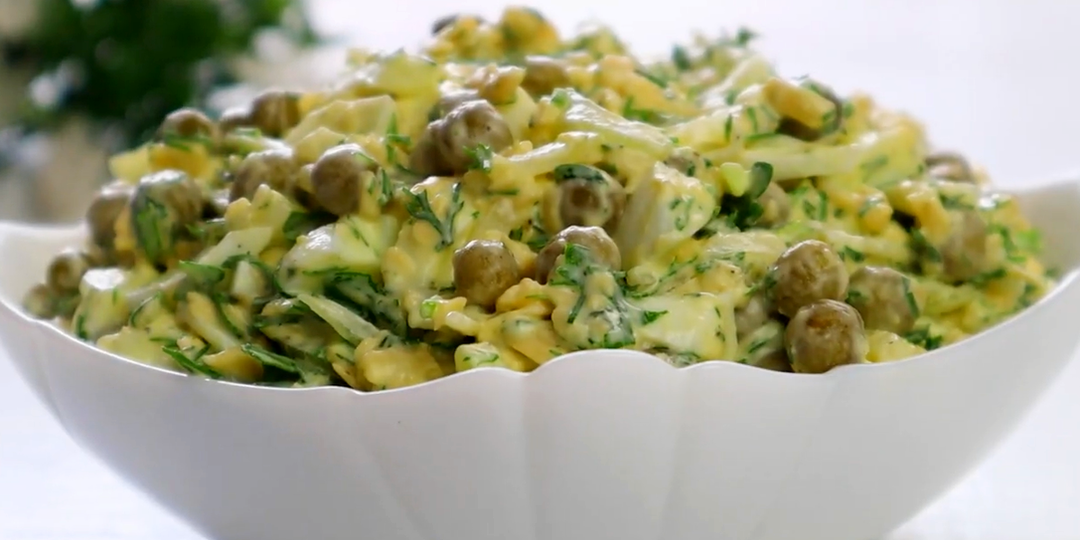 Оцените простоту и восхитительный вкус салата "Простецкий". Секрет его сочности и пикантности. Всё просто и по-быстрому.