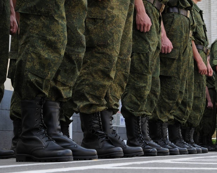     В Курской области глава района призвал жителей не носить военную форму