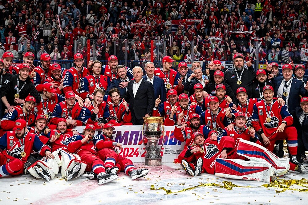    Игроки ХК «Локомотив» победили в финале плей-офф чемпионата КХЛ в Ярославле. Команда стала обладателем Кубка Гагарина. Фото: РИА Новости/ Сергей Бобылев