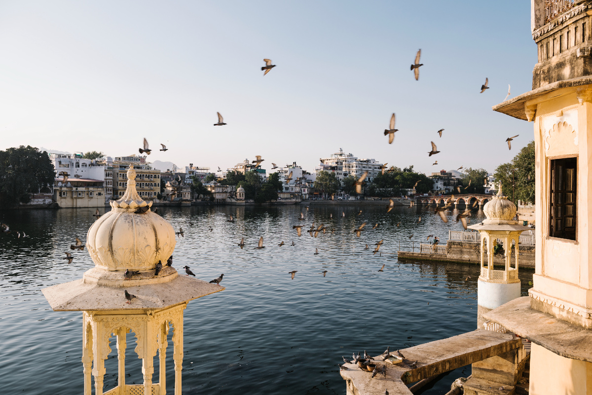 <a href="https://ru.freepik.com/free-photo/udaipur-city-view-from-hotel-balcony-rajasthan-india_3540099.htm">Изображение от rawpixel.com на Freepik</a>