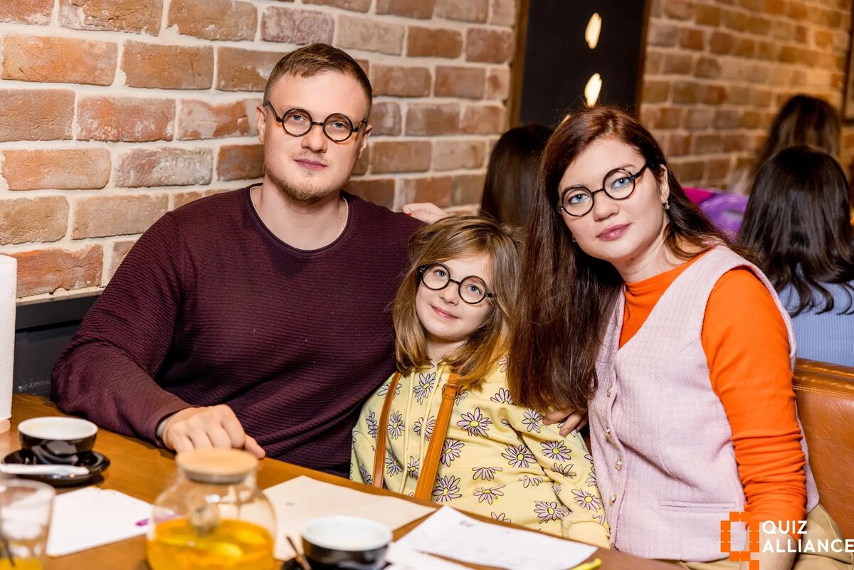 На квизе по Гарри Поттеру мы были лишь раз. Даже образ подготовили специально! В целом это популярная тема, квизы по ГП проходят регулярно, но мы всё-таки не слишком любим их.