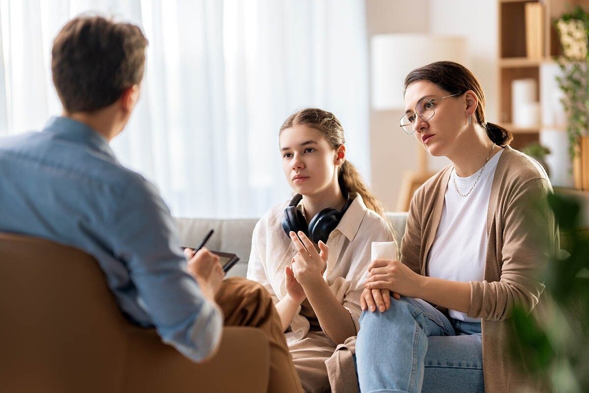 Инспектор ПДН призван помогать, а не пугать. Источник: Yuganov Konstantin / Shutterstock / FOTODOM📷
