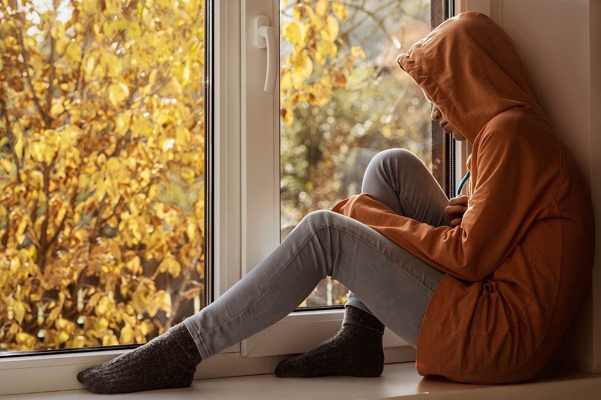 Сложным подросткам нужна поддержка и совет. Инспектор ПДН поможет. Источник: Mariana Serdynska / Shutterstock / FOTODOM📷
