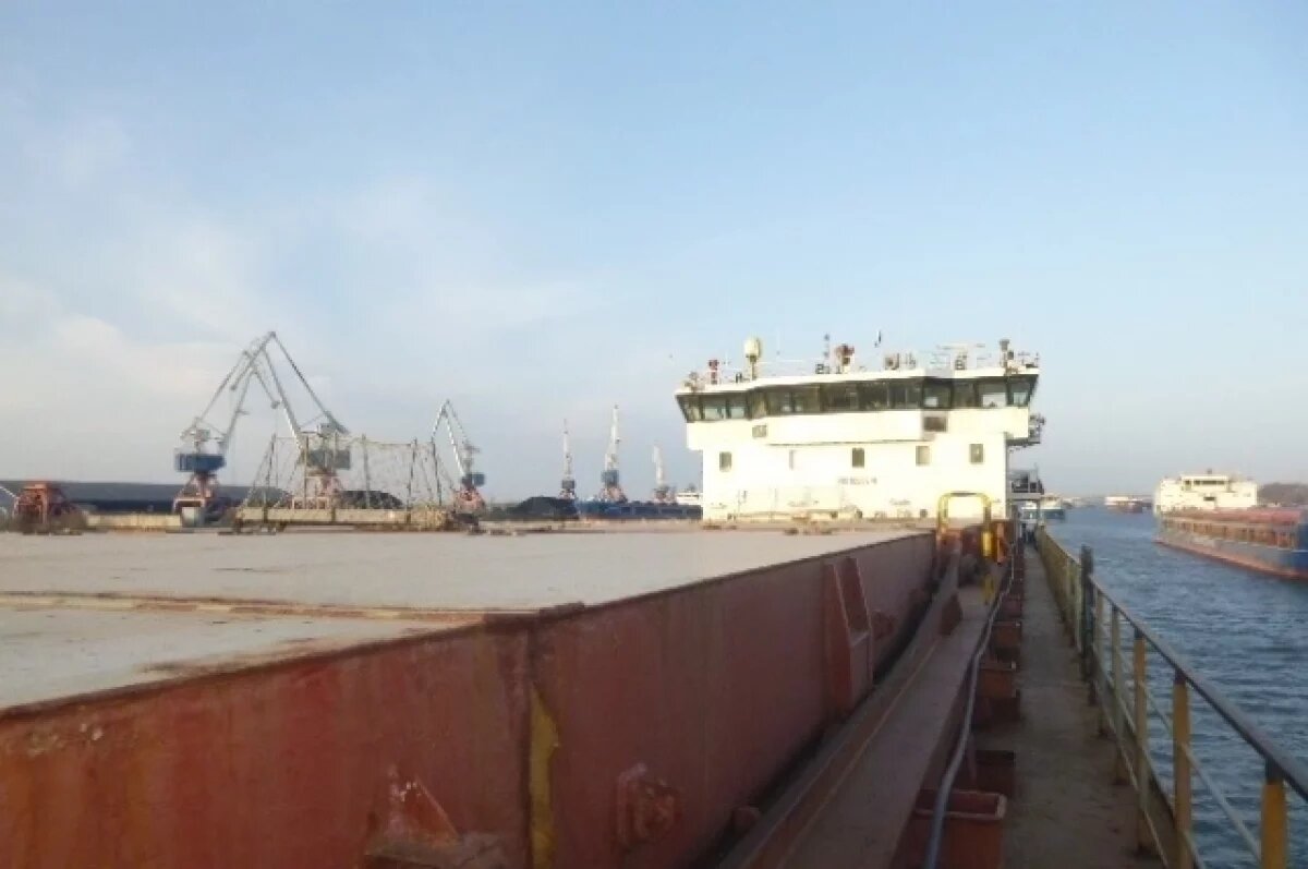    На африканском судне в ростовском порту нашли 34 тонны нелегального топлива