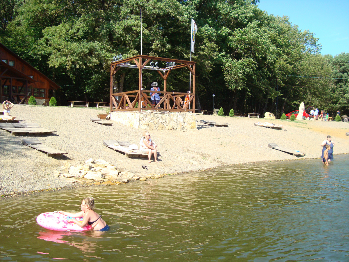 База отдыха "лесное озеро" в окрестностях моего города, где я люблю отдыхать с друзьями летом