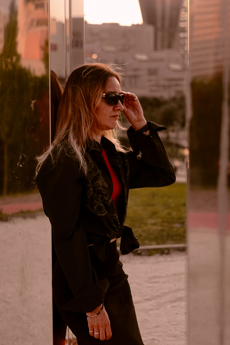 Это я такая крутая, типа: "Я не пОняла, что вы там насудили? А ну пересудите, и побыстрее!"