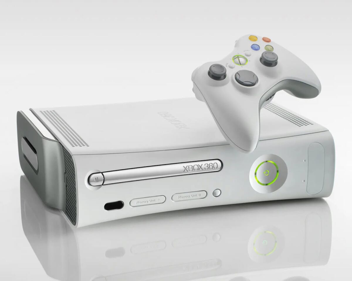 Игровая приставка Xbox 360, выпущенная в Великобритании 2 декабря 2005 года.