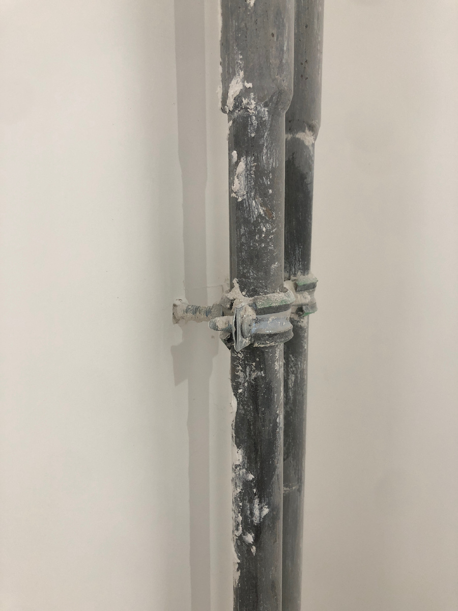 Припер за трубами вам понадобятся шпателя меньше 