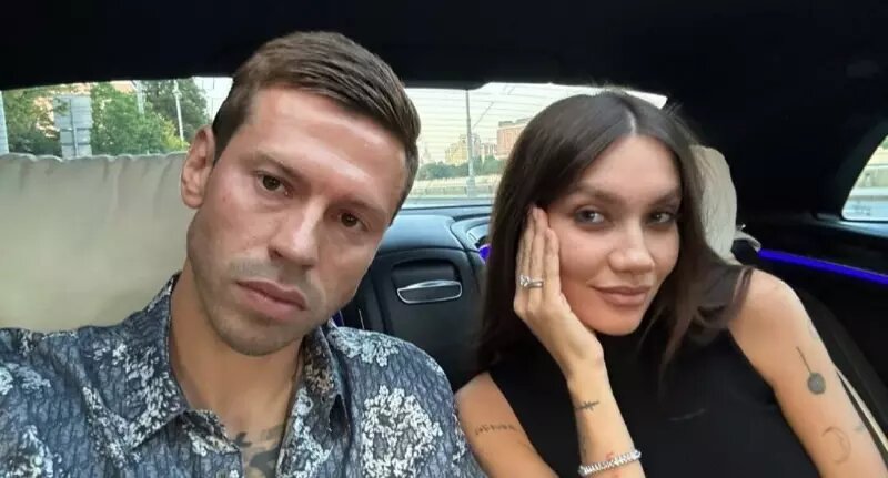    Федор Смолов с женой Кариной Истоминой. Фото: соцсети.