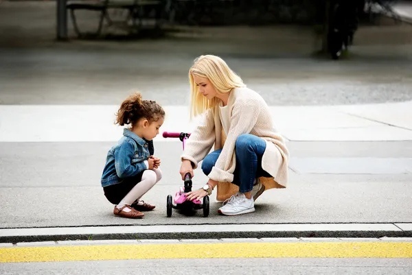 Детский трехколесный самокат Maxi Micro LED складной 