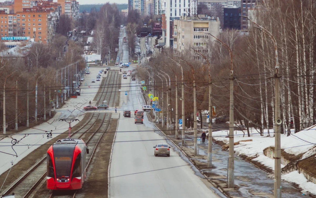    Вандализм в подъезде, брызги из-под колес и снос старых зданий: что обсуждают ижевчане в соцсетях 1 апреля