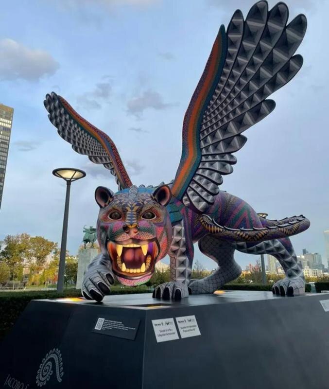 Барсоподобный зверь у здания ООН