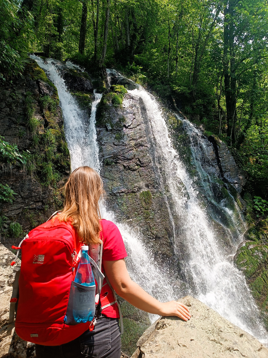 Летний водопад Кейва
