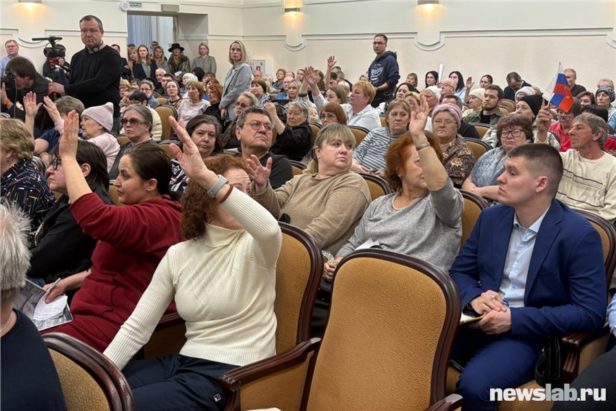 Вопросов, как и людей, было много
