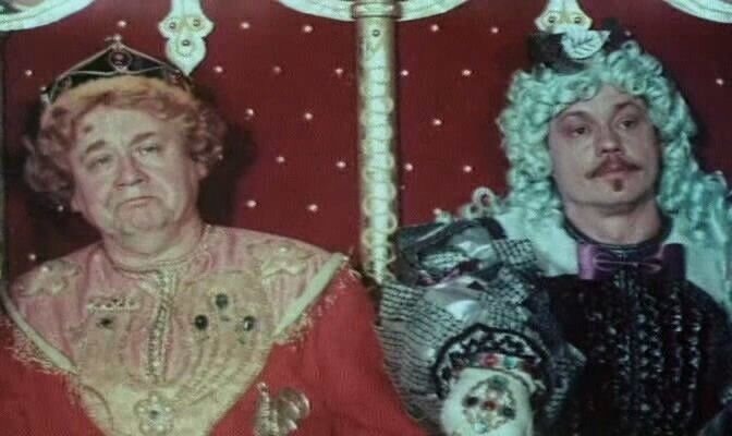 Личные амбиции и мания вЯличия " королей" вновь и вновь ввергают человечество в кровопролитные войны. 