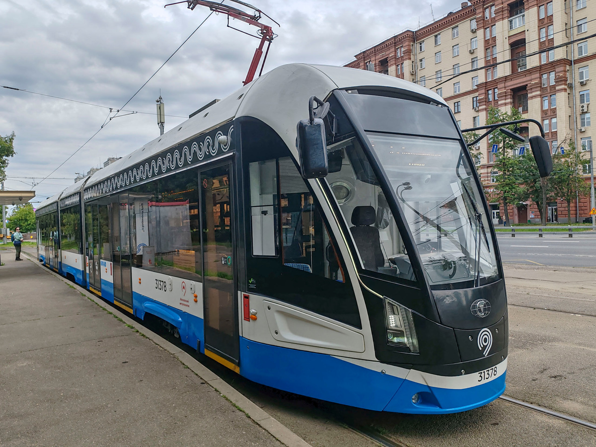 Роботизированные трактора-уборщики будут работать на территориях трамвайных парков, конечных станций и разворотных колец.  Фото: Фото: ФедералПресс / Денис Коробейников