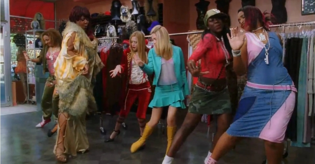 Тусили, танцевали, зажигали, оттягивались, хотя и были какие-то помимо детали не очень, но все это все равно не значительно по сравнению с тем, что в итоге выходит