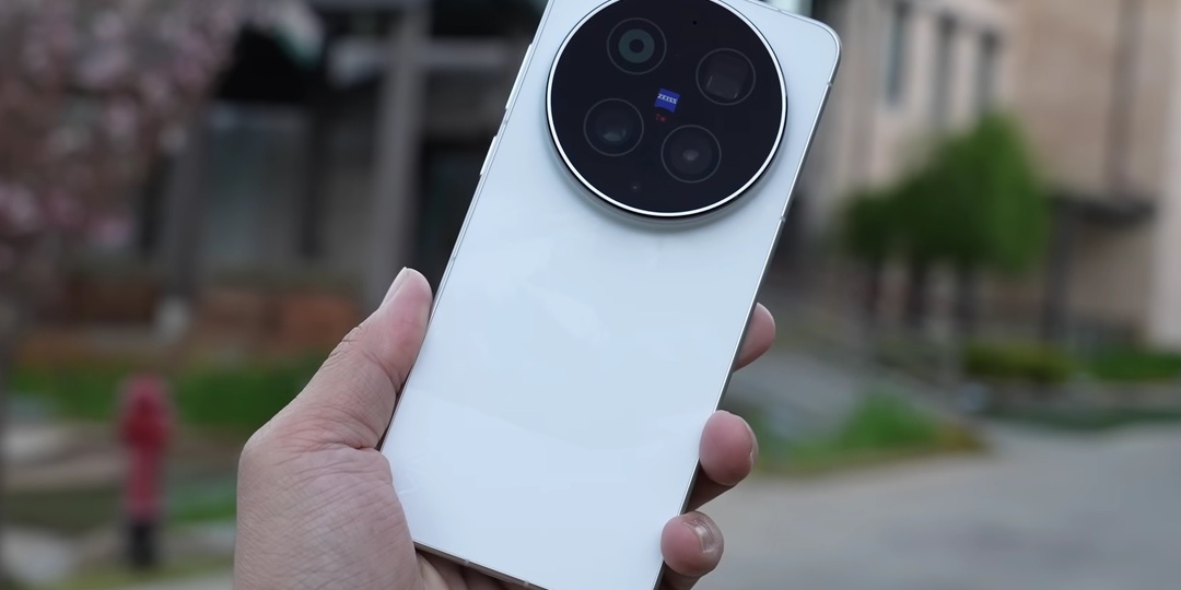 Первый обзор vivo X300 Ultra: чем этот камерофон круче iPhone 17 Pro Max