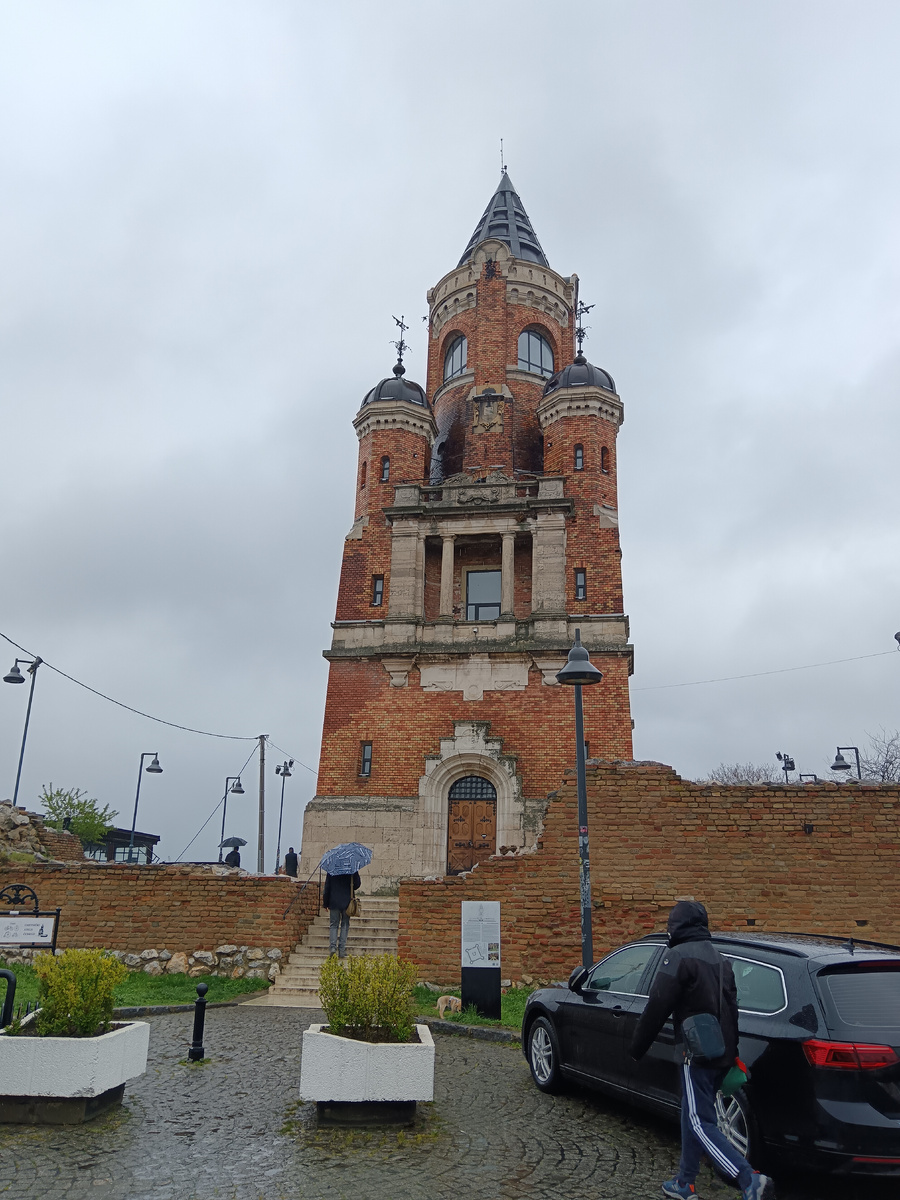 Башня Гардош. Земун. Сняли апартаменты 2 минуты хотьбы. Обожаю эту часть Белграда, мы с мужем жили несколько месяцев в Земуне.