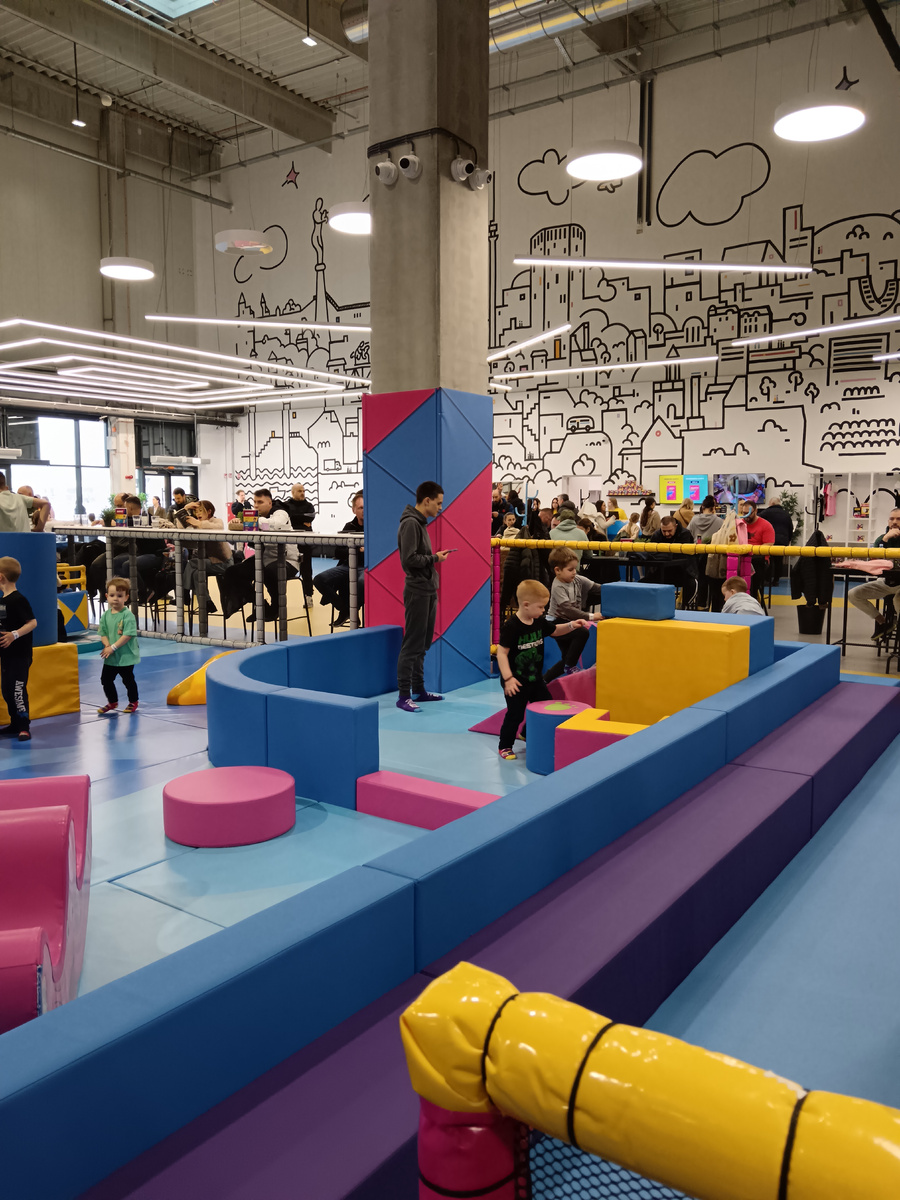 Огромная игровая в Ава центре. Белград.