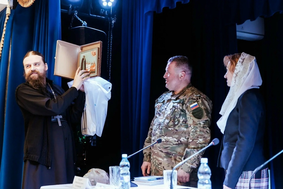    Просветительская программа объединила лекции, дискуссии и совместную молитву