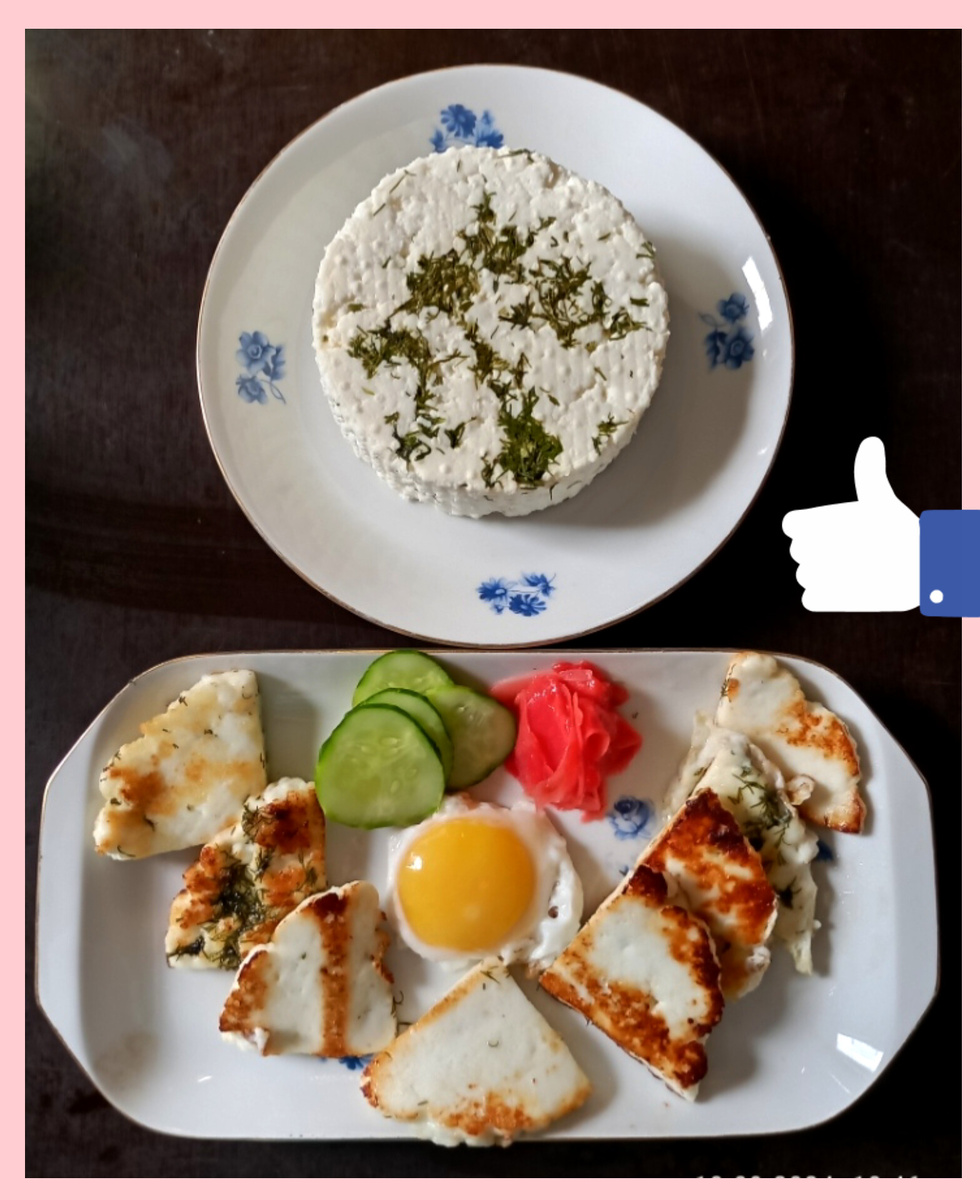 Для вас мои дорогие подписчики , я уложила всё , на красивые тарелочки!Но мои завтраки , выглядят более хаотично, на руке моего мужа👇