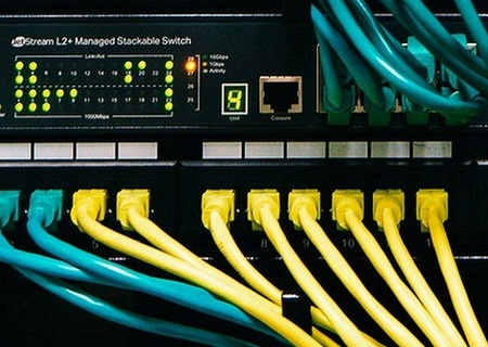    «Те, кто продвигает идеи изоляции, откровенно вредят». Эксперт рассказал о намерении патриотов России покинуть страну