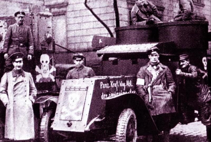 После подавления востания спартаковцев Блюмкин/Зорге наводит Канариса на подпольную квартиру Люксембург и Либкнехта.