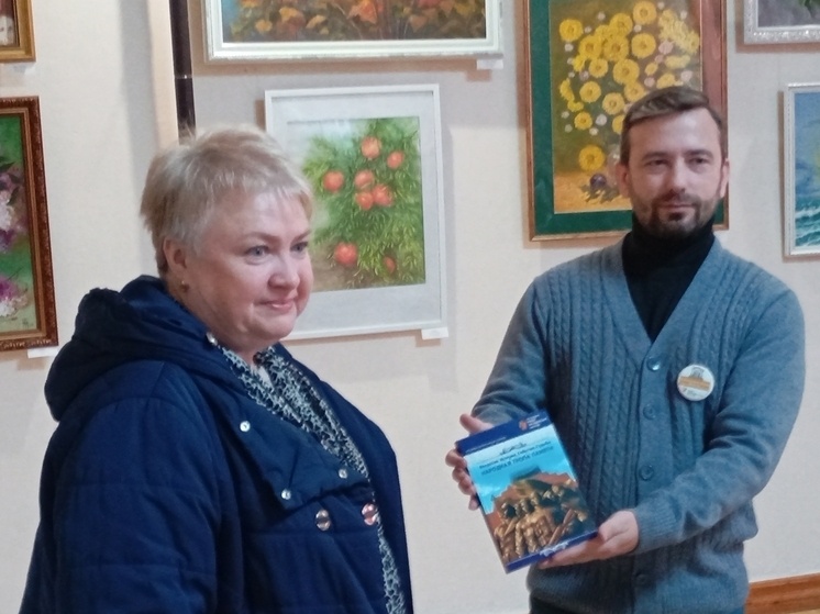     Татьяна Сенкевич, Денис Первухин на презентации сборника «Народная тропа памяти» 30 января 2026 г. Фото Татьяны Голуб.