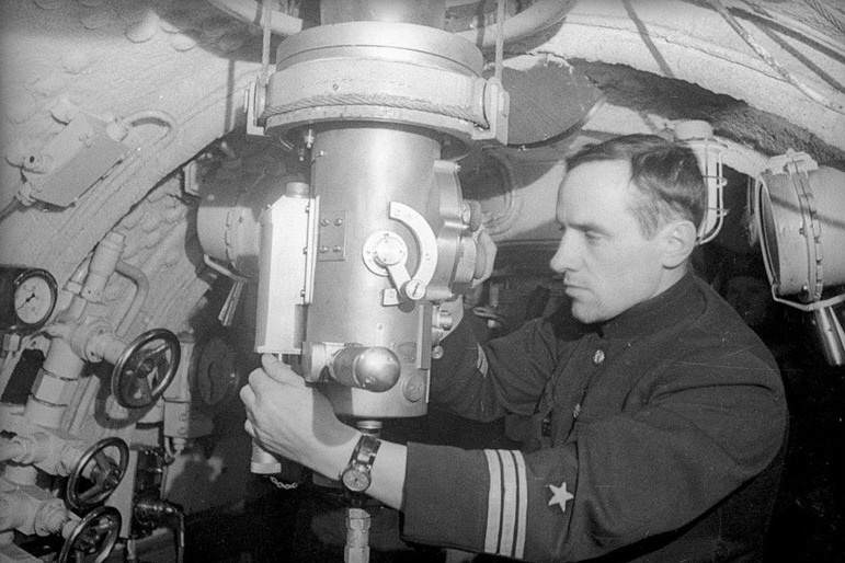 «Не отобьемся – будем взрывать!»: как «неуловимый» подводник с помощью верного расчета и не без чуда вырвался из вражеской западни